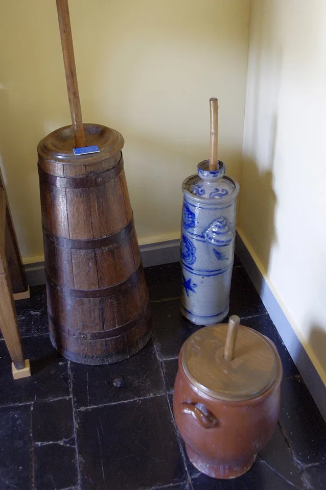 Butter churn