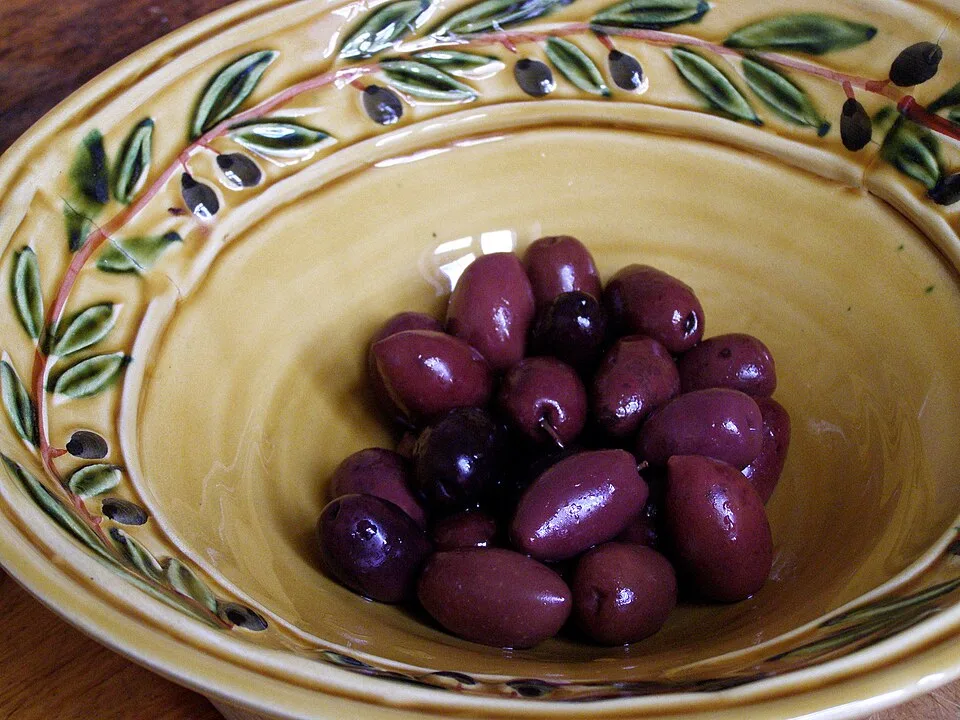 Aceitunas negras estilo griego