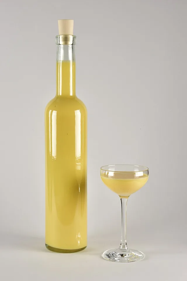 Egg liqueur (advocaat) — Photo: Sebastian Koppehel
